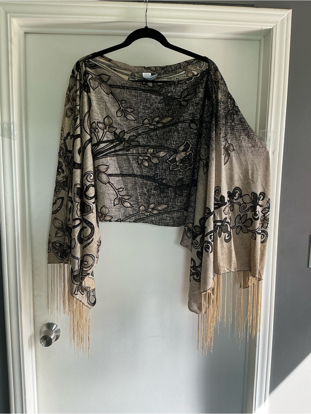 NWT GORGEOUS Beige /Black Floral Fringe Shawl Wrap - Lightweight ONE SIZE